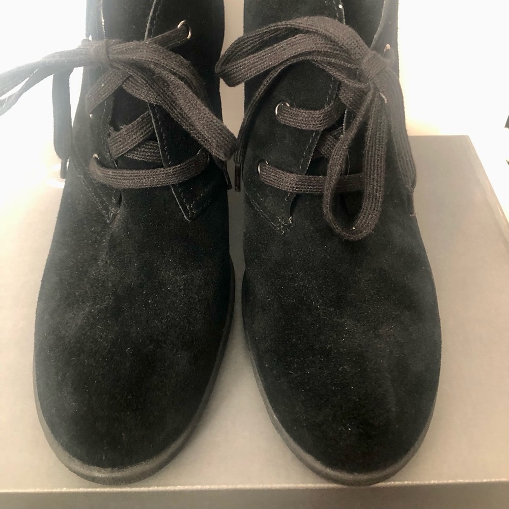 Aerosoles Black Suede Ankle Booties Size 9 NEW
